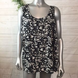 Label Be size 22 black & white sleeveless blouse